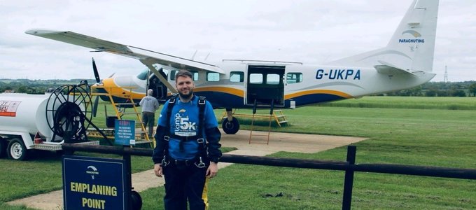 Nathan Mee takes part in Skydive for Lamp Charity